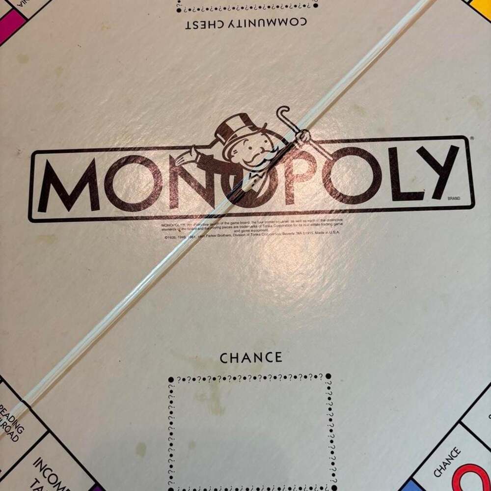 Parker Brothers Monopoly Board Game No. 0009 1985 Edition